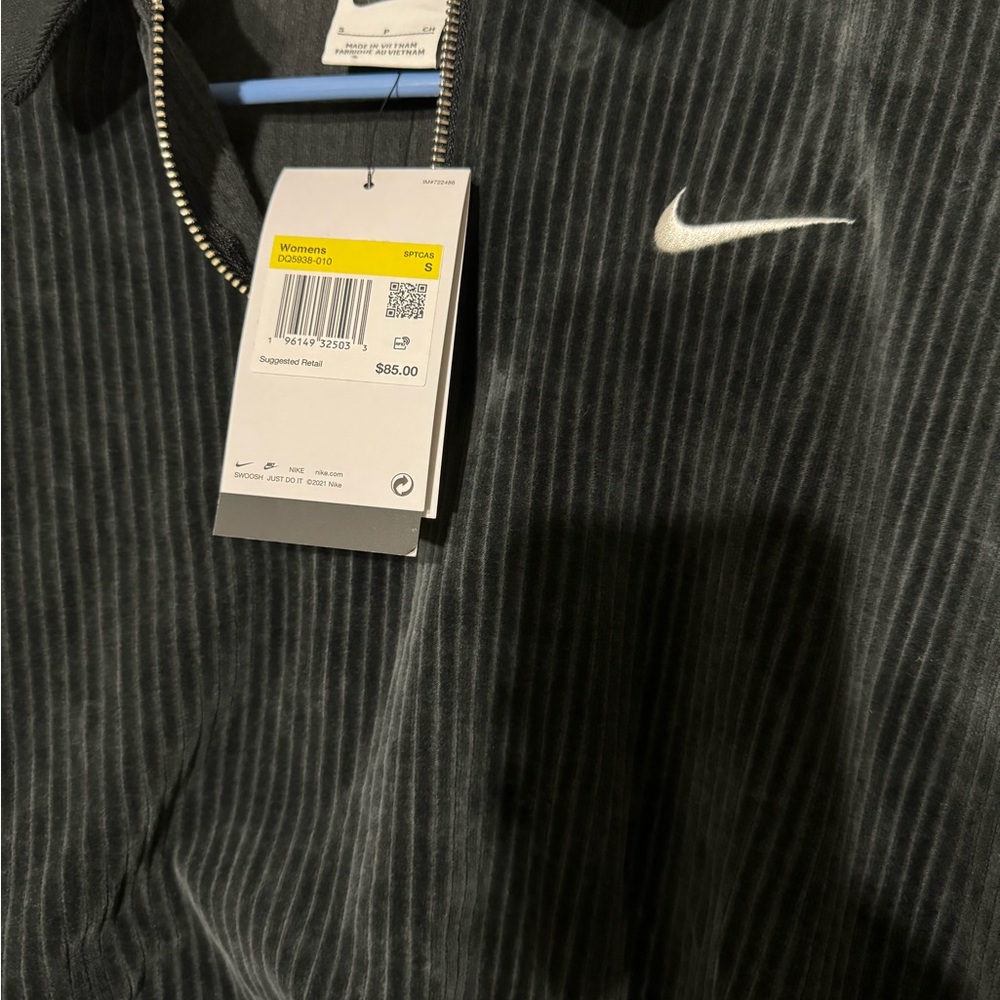 Nike women’s shirt size Small - Picture 2 of 2